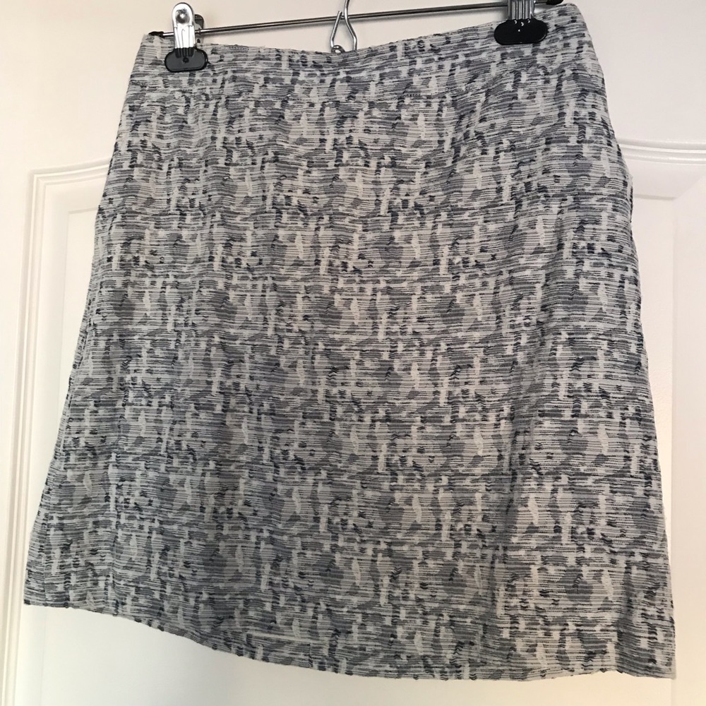 Mini tweed skirt with pockets